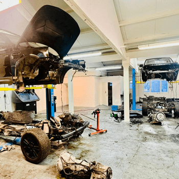 Range Rover engine rebuild in progress