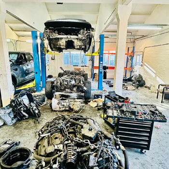 Range Rover engine rebuild in progress